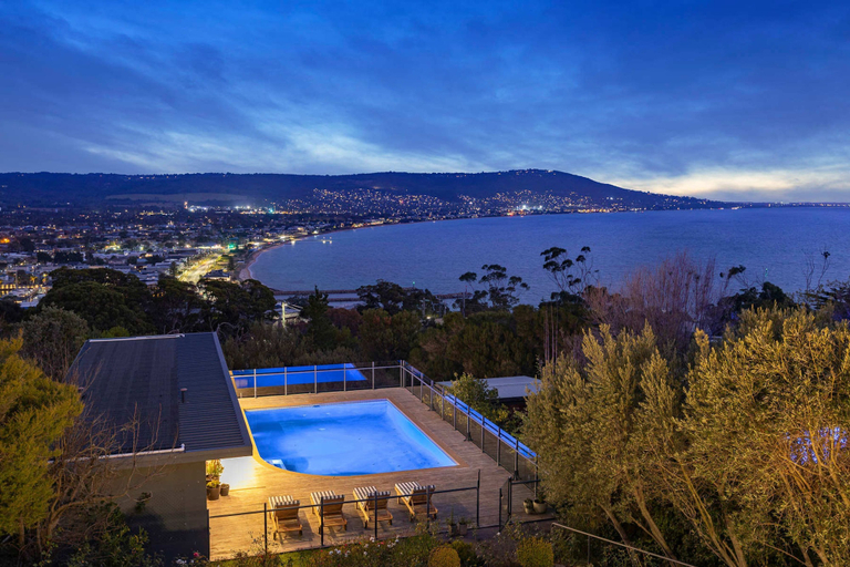 Room 3, Martha s Peak Heated Pool Views, Melbourne