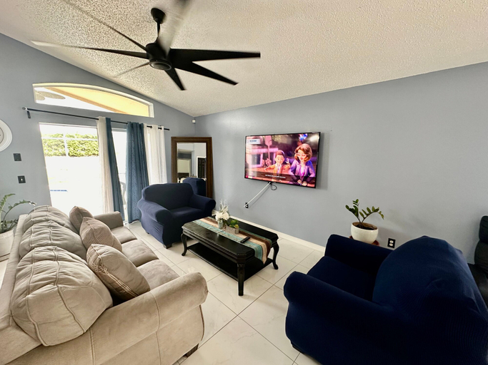 Room 3, Residential Westbury 4BR Pool Home Near Disney Parks, Polk