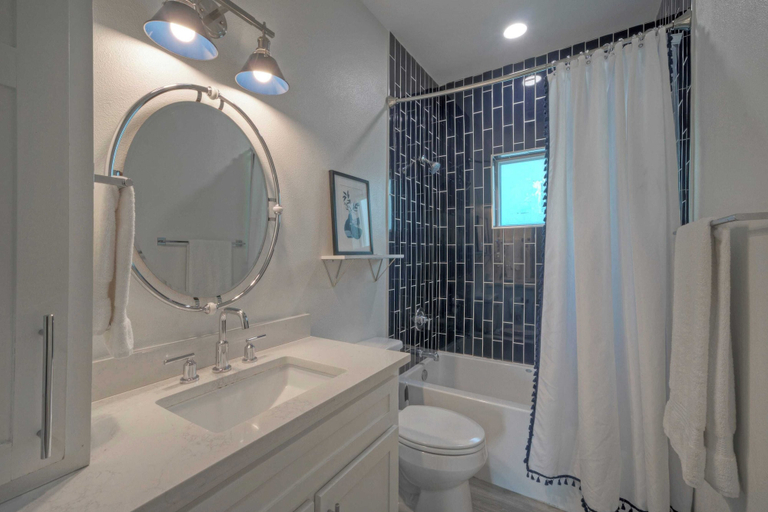 Bathroom 4, New Build! Priv Pool, Firepit, Walk to the Beach Alright, Alright by Avantstay, Nueces