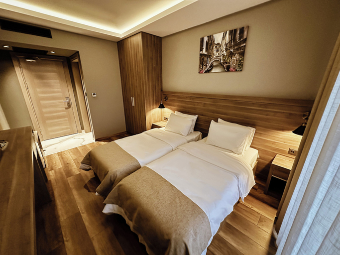 Bedroom 3, Viola Hotel Budva
