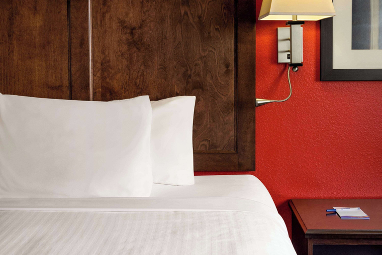 Bedroom 4, Baymont by Wyndham Cedar Rapids, Linn