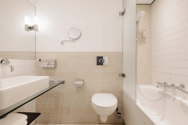 Bathroom 5, Leonardo Oranje Hotel Leeuwarden, Leeuwarden