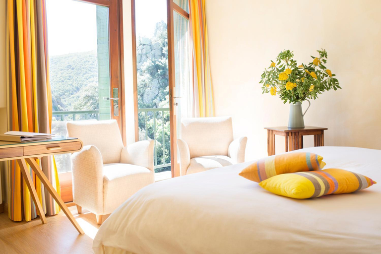 Bedroom 3, Les Pyrenees - le Grand Hotel & le Chateau, Pyrénées-Orientales