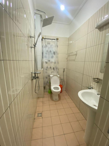 Bathroom 4, Ma'a Lapseu hotel, Mfoundi