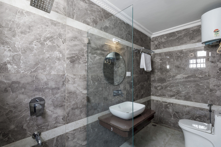 Bathroom 3, Emerald Apartments by Red Olive, Bangalore