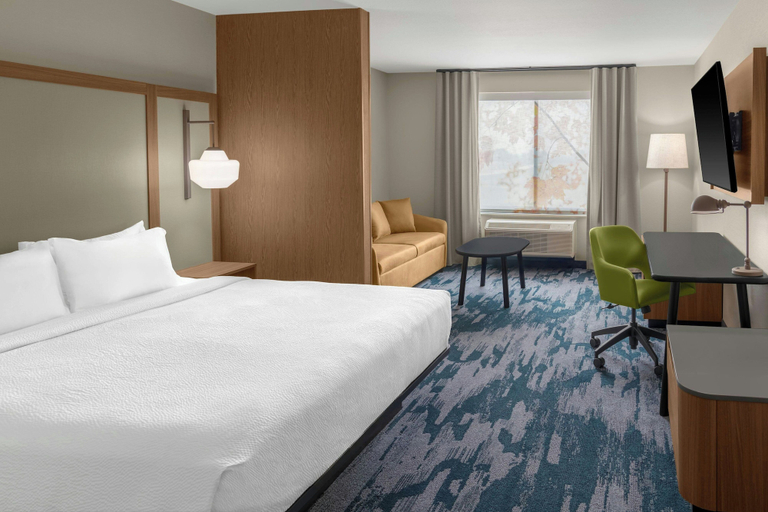 Bedroom 3, Fairfield Inn & Suites by Marriott® Norwalk Des Moines, Warren