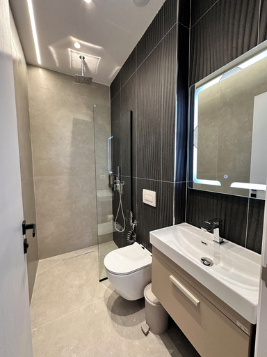 Bathroom 4, TreA Suite, Vlorës