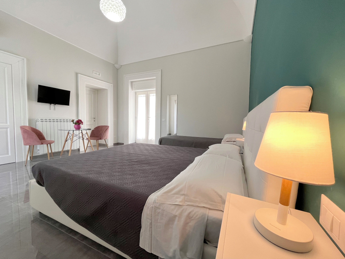 Bedroom 4, DC House, Napoli