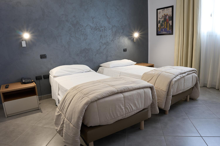 Bedroom 2, Hotel Saturday, Salerno