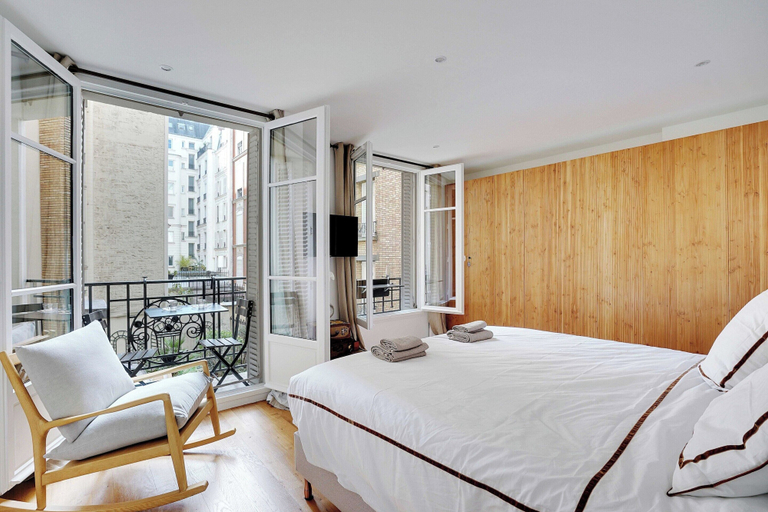 Room 3, Chic 2BR Retreat for 4P- Heart of Invalides, Paris