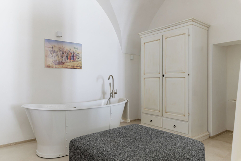 Bathroom, Bianca Fortezza by Wonderful Italy, Brindisi