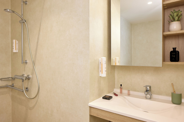 Bathroom 5, Quality Aparthotel Reims - Saint-Thomas, Marne