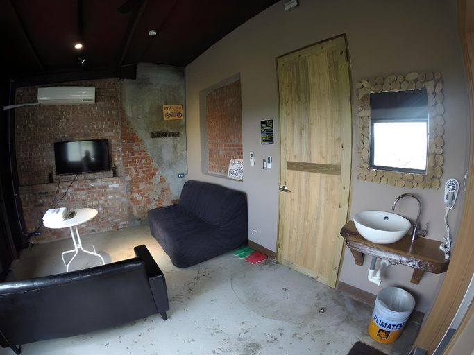 Bathroom 3, Taitung Open Surf Shop and Hostel, Taitung