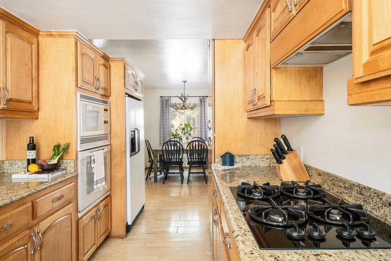 Interior 5, Hartwood by Avantstay Cozy Big Bear Abode w/ Spacious Deck & Stone Fireplace, San Bernardino