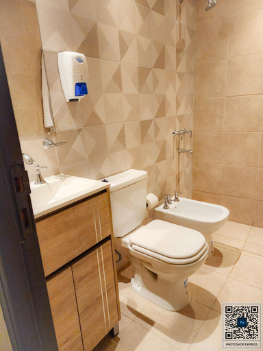 Bathroom, La Perla Deluxe Apart, Capital