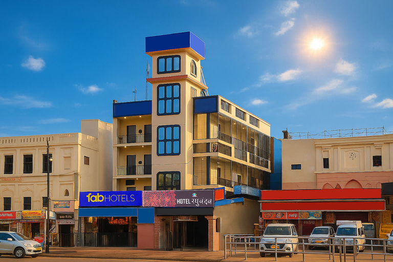 Exterior & Views