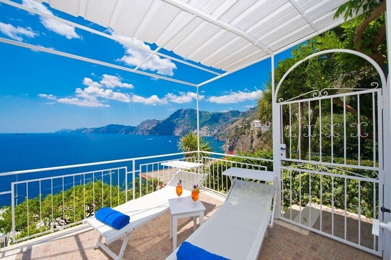 Public Area, Il Corallo Praiano, Salerno