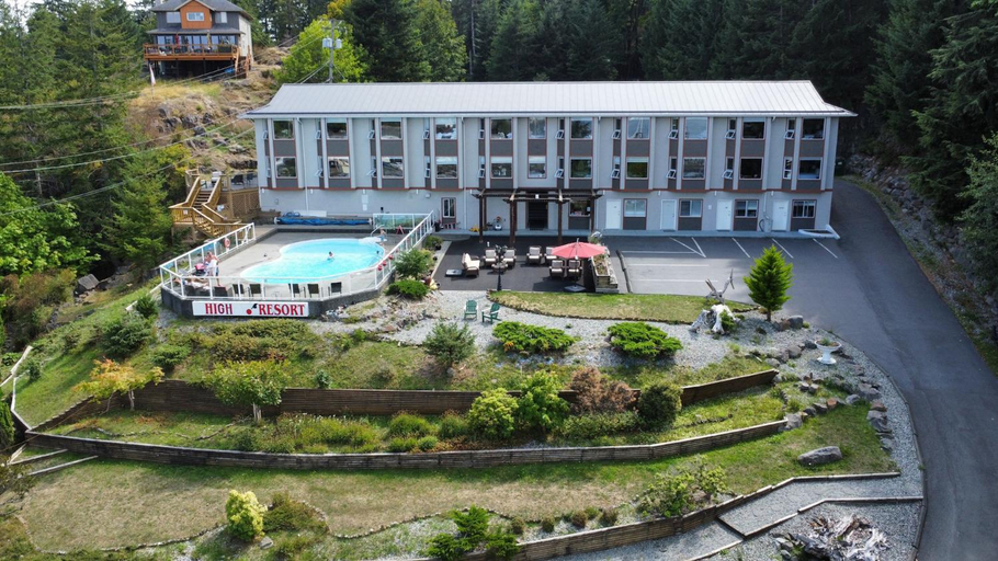 Exterior & Views