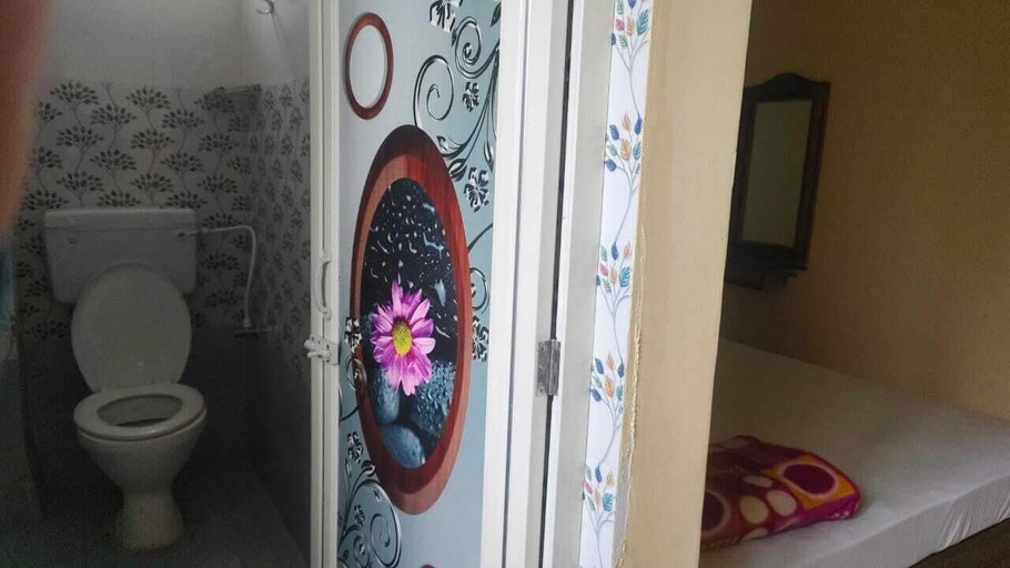 Bathroom, SK Royal Inn, Puri