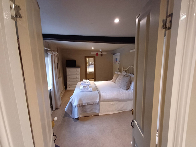 Bedroom 2, THE FOX GOES FREE, West Sussex