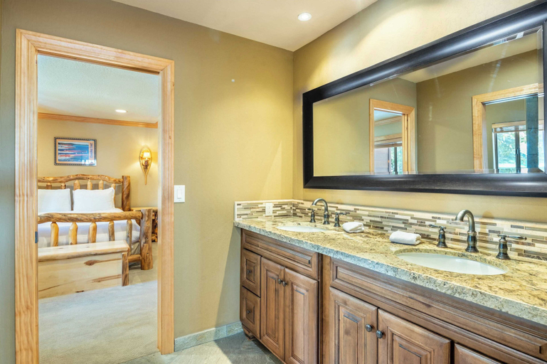 Bathroom 4, Luxury Incline Village Cabin w/ Lake Views, Game Room, Firepit & Beach Access, Washoe
