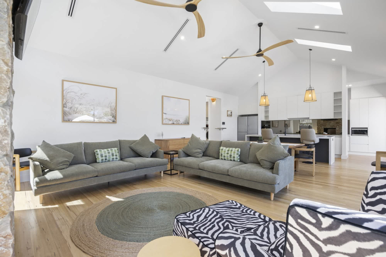 Room 3, Saltwood Coastal Hamptons Luxe With Pool, Melbourne