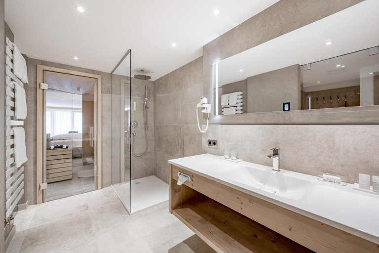 Bathroom 5, Hotel Bellevue - 4 Sterne superior, Imst
