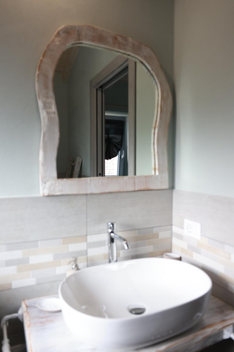 Bathroom 2, Il Paradiso di Pietra, Massa Carrara