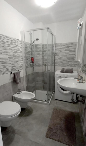 Bathroom 5, Pozzo Castello, Lecce