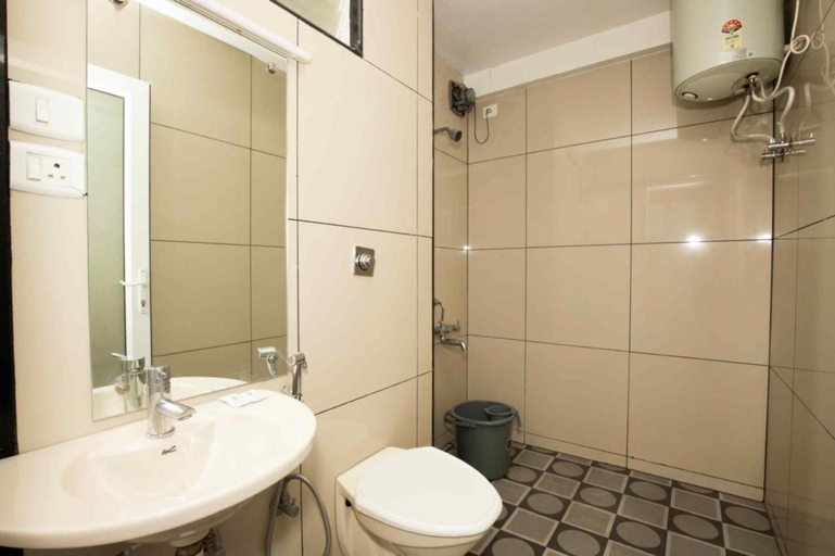 Bathroom 3, Lazo Silver Lake , OOTY, The Nilgiris