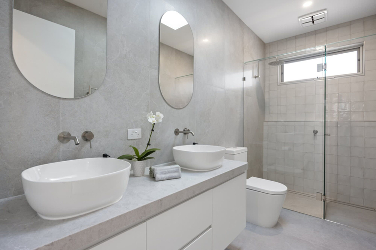 Room 5, Saltwood Coastal Hamptons Luxe With Pool, Melbourne
