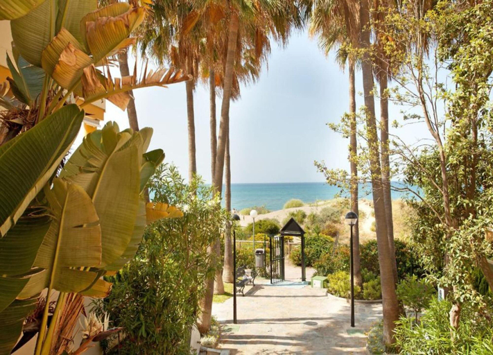View from property 4, Studio in Marbella Beachfront With Pool, Málaga