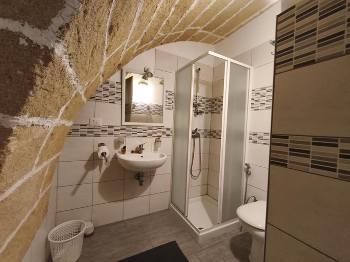 Bathroom 5, Angolo Del Corso, Lecce