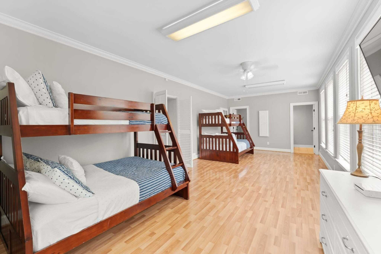 Bedroom 3, Whitetail Cove by Avantstay Lakefront w/ Pool + Private Dock Sleeps 20, Iredell