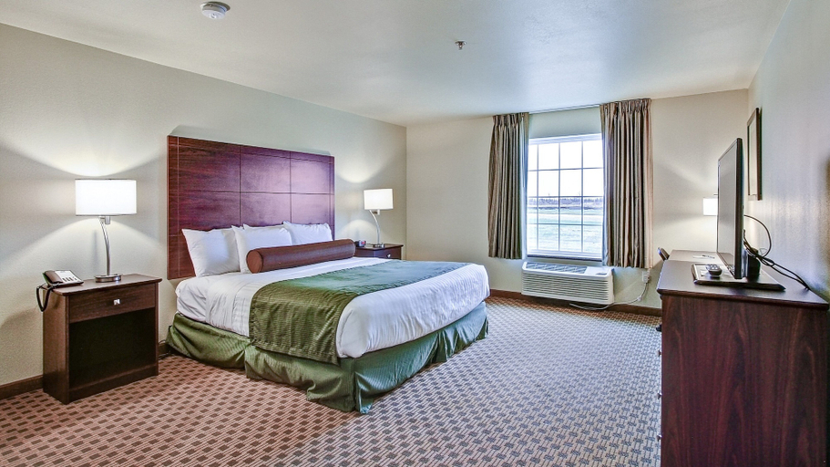 Bedroom 4, Cobblestone Hotel & Suites – Pulaski/Green Bay, Brown