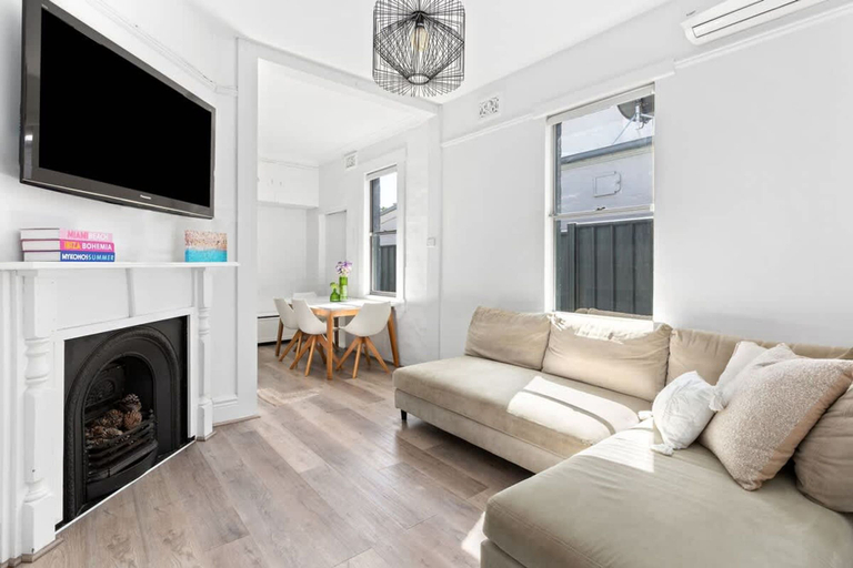 Room 4, Peaceful 2 Bedroom With Private Backyard and BBQ, Sydney