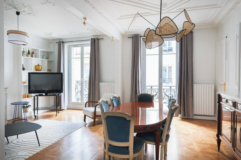 Dining 2, Elegant Apartment for 4 People, Paris