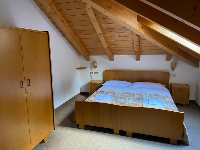 Bedroom 5, Dolomites Hotel La Meridiana, Trento