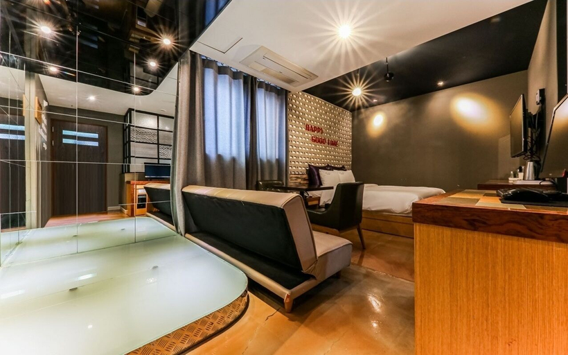 Others 3, Hotel sseom, Daedeok