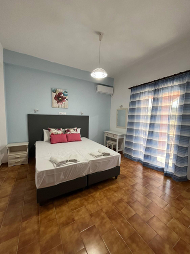 Bedroom 4, Aris Paschalia Studios, Ionian Islands