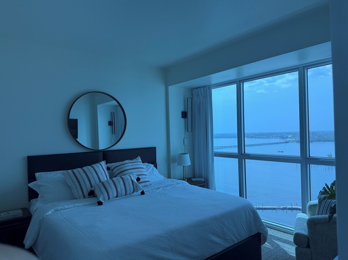 Bedroom 2, Luxury in the sky, Lee