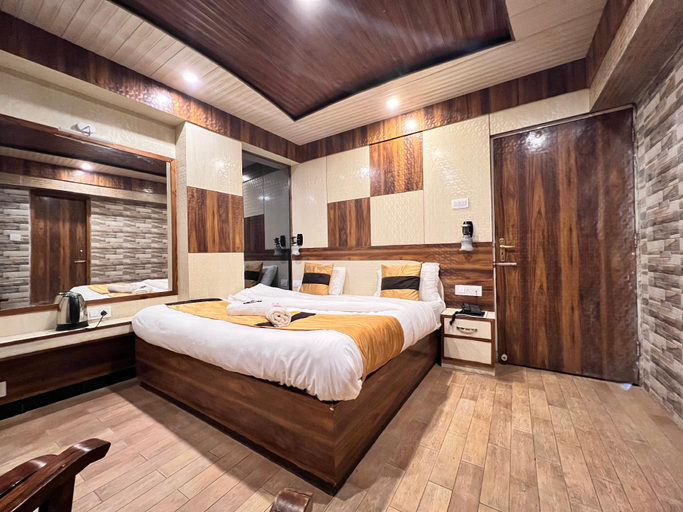 Bedroom 2, Hotel Victory near Mall Road, Shimla