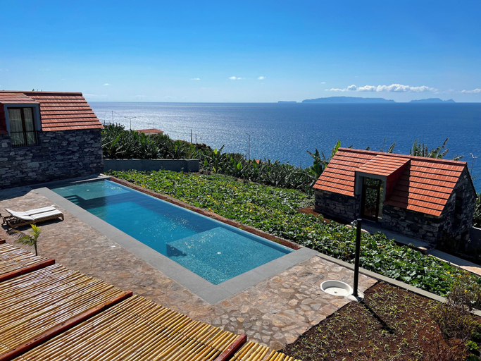 Sport & Beauty 3, CASAS DO LARANJO- Cottages Infinity Pool by brugrani, Santa Cruz