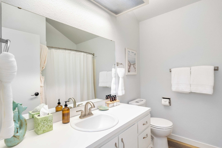 Bathroom 4, Beachcomber's Bliss by Avantstay Steps to the Beach Ocean Views, Island