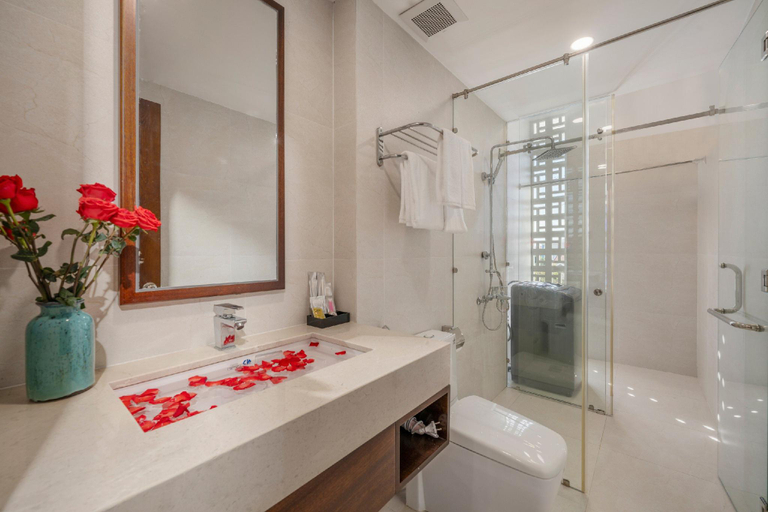 Bathroom, Dana House ELC Hotel & Apartment - Da Nang, Da Nang