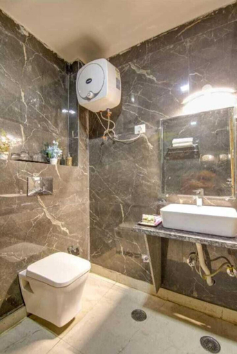 Bathroom, Hotel Royal Mahal, Delhi
