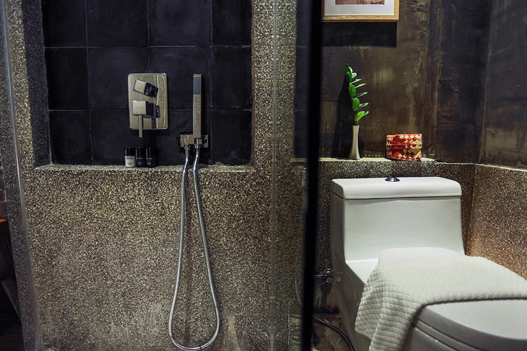 Bathroom 10