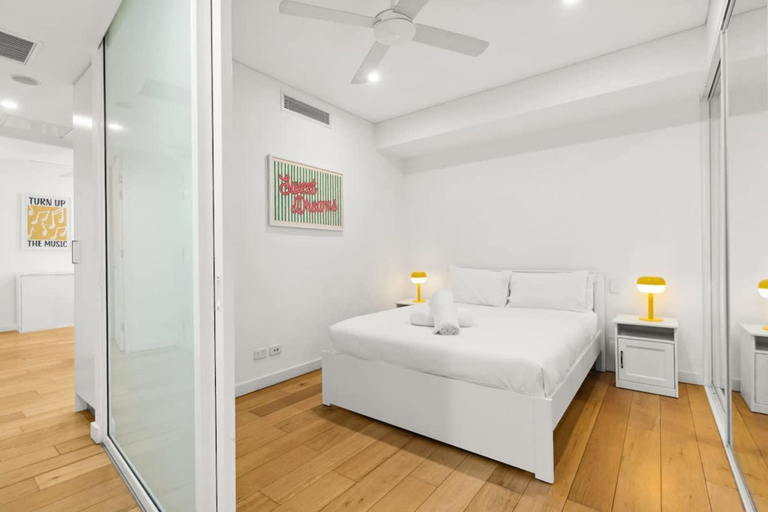 Room 2, Central Luminous 2 Beds With Balcony Aircon, Sydney