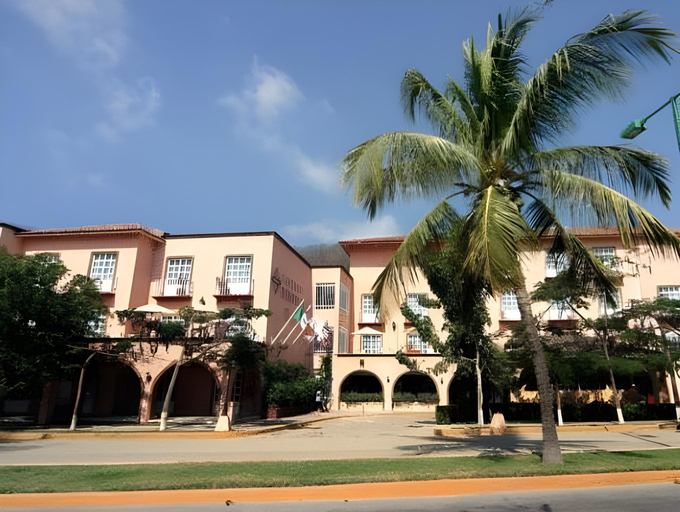 Exterior & Views