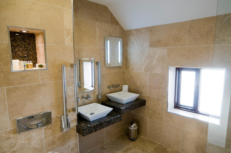 Bathroom 4, Hall Farm Hotel And Restaurant, Lincolnshire